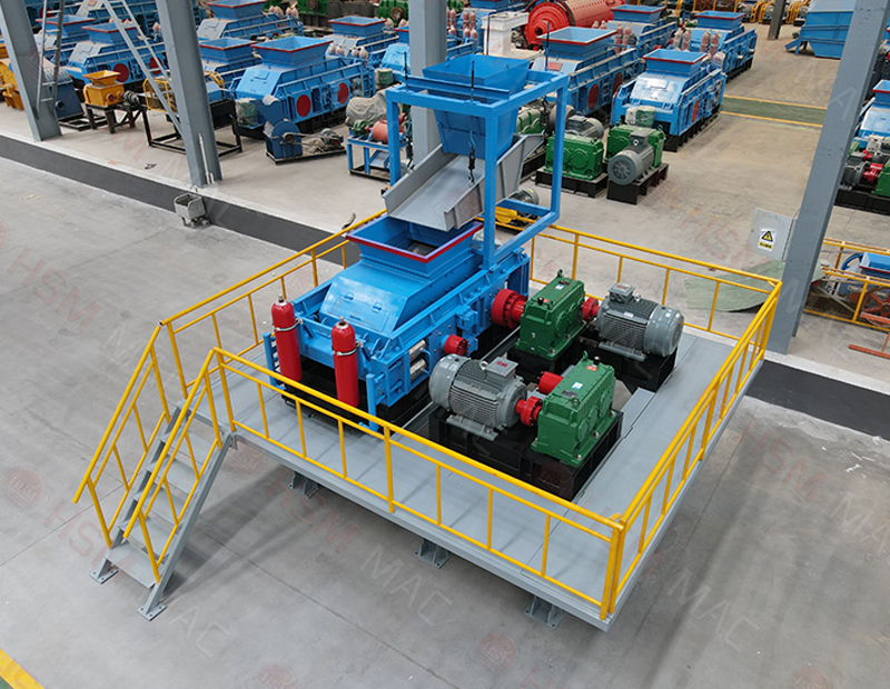 液壓鐵礦渣破碎機破碎現場